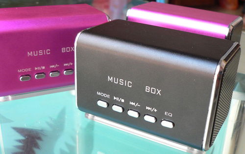 佛山哪里有電子產(chǎn)品批發(fā)市場(chǎng),本人批發(fā)插卡小音箱